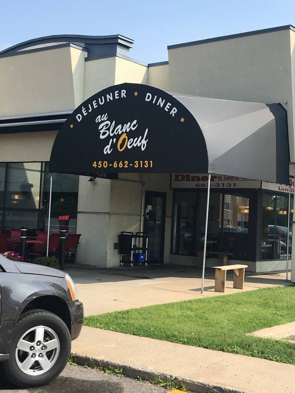 Au Blanc DOeuf | restaurant | 1903 Boulevard René-Laennec, Laval, QC H7M 5E2, Canada | 4506623131 OR +1 450-662-3131
