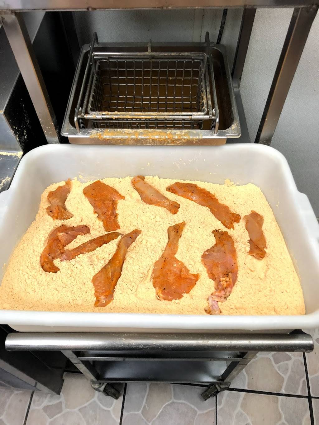 Louisiana Famous Fried Chicken | restaurant | 1043 E Ave. J, Lancaster, CA 93535, USA | 6619518300 OR +1 661-951-8300