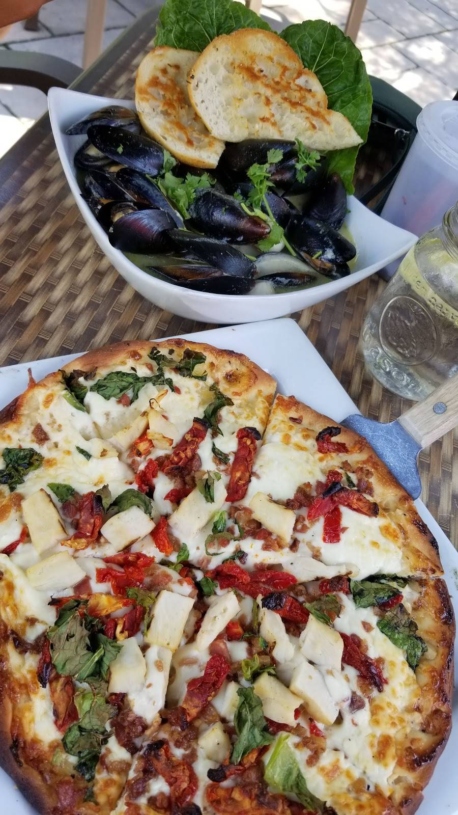 Stoney Lake Market | restaurant | 2374 Crowes Landing Rd, Lakefield, ON K0L 2H0, Canada | 6136871786 OR +1 613-687-1786