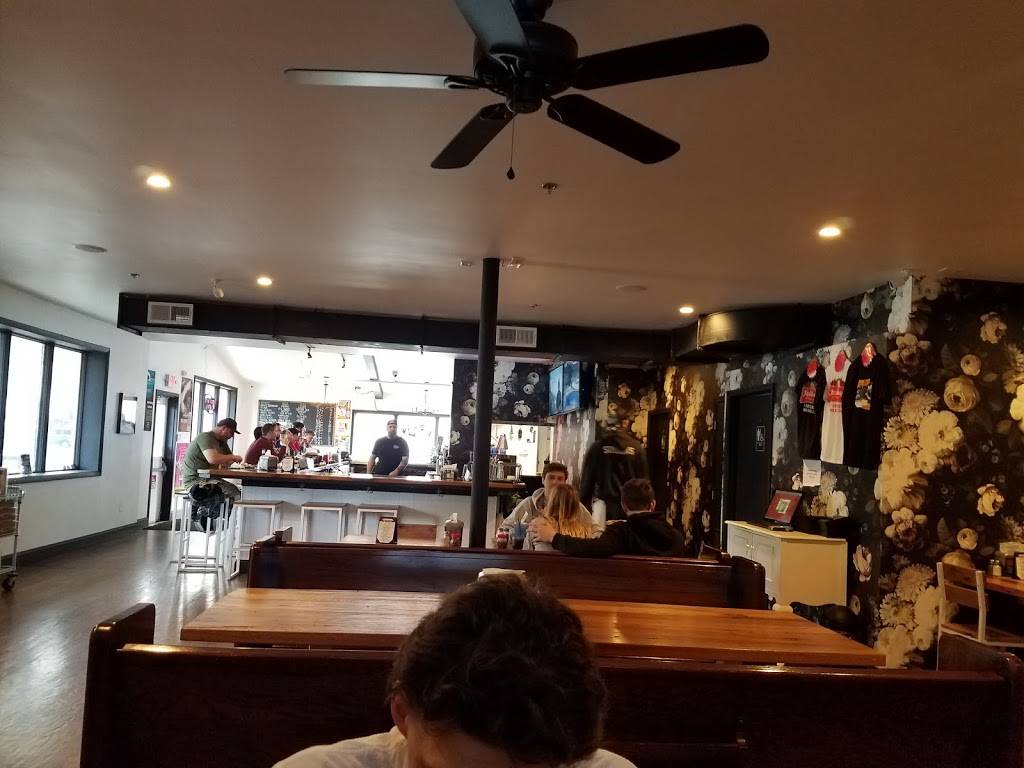 PIZZA CHAPEL | restaurant | 637 10th St, Virginia Beach, VA 23451, USA | 7575782882 OR +1 757-578-2882