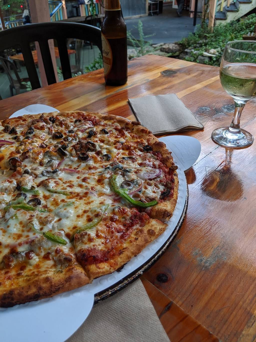 Reds Pizzeria | restaurant | 173 S Main St, Eureka Springs, AR 72632, USA | 4792447170 OR +1 479-244-7170