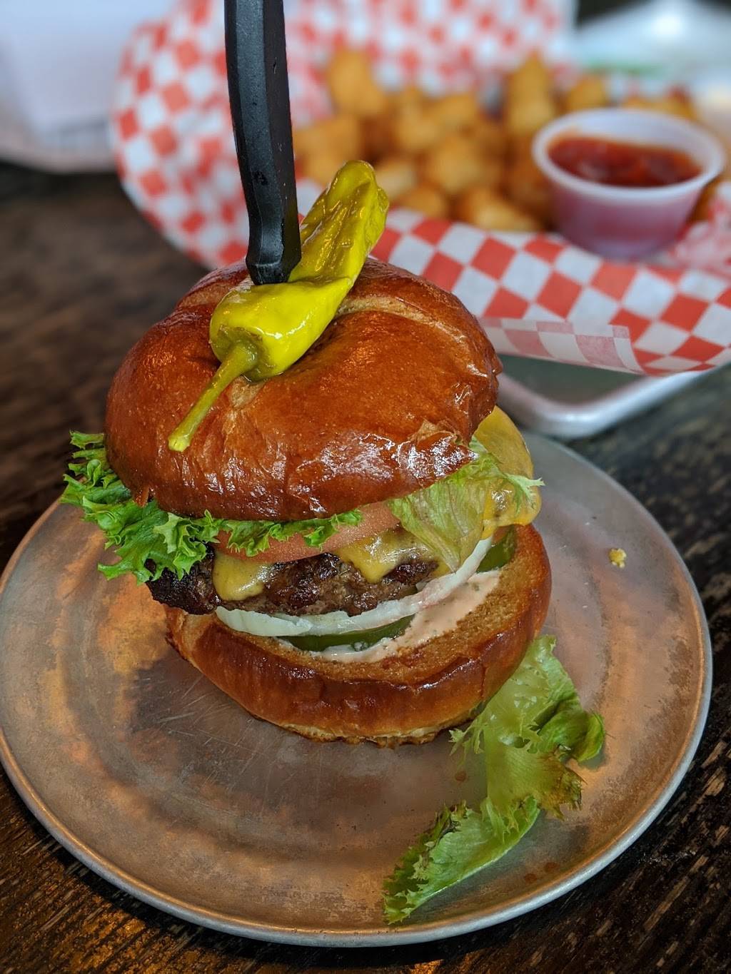 Crown Bar | restaurant | 2705 6th Ave, Tacoma, WA 98406, USA | 2532724177 OR +1 253-272-4177