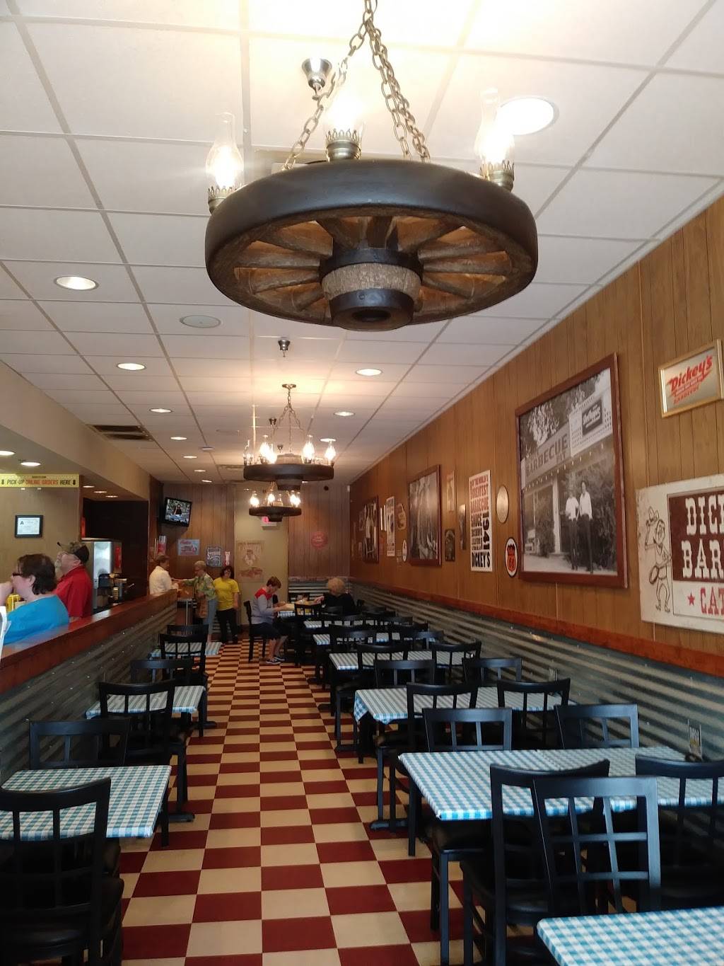 Dickeys Barbecue Pit | restaurant | 1636 Hendersonville Rd, Asheville, NC 28803, USA | 8282775221 OR +1 828-277-5221