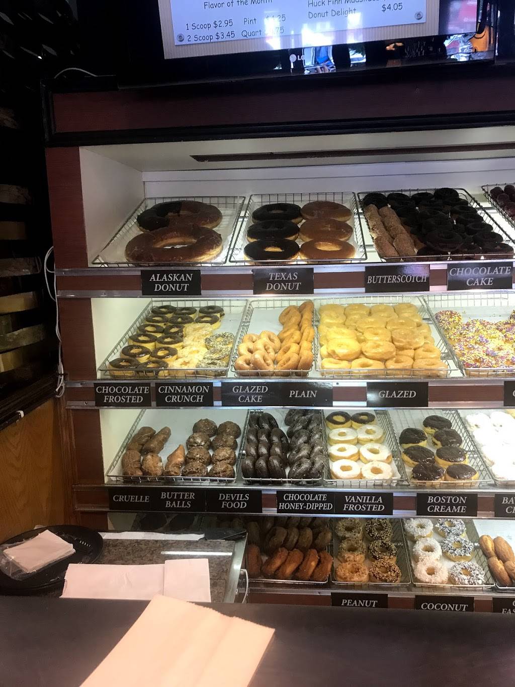 Huck Finn Restaurant | restaurant | 10501 S Cicero Ave, Oak Lawn, IL 60453, USA | 7084991112 OR +1 708-499-1112