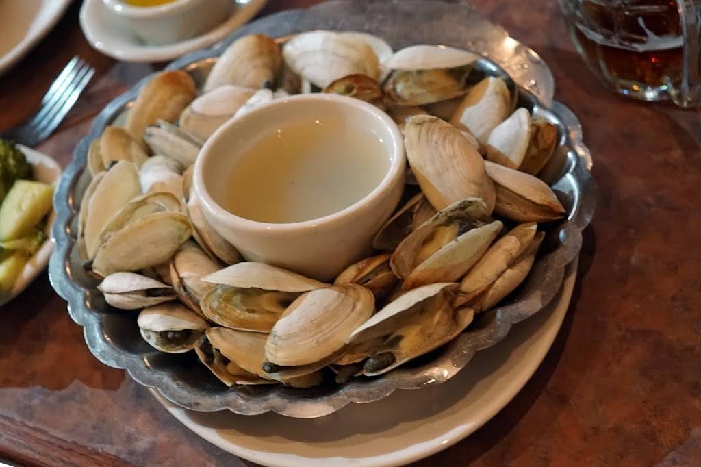 Village Restaurant | restaurant | 55 Main St, Essex, MA 01929, USA | 9787686400 OR +1 978-768-6400