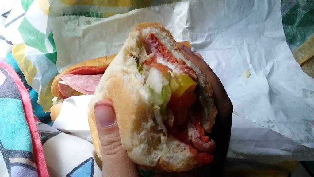 Subway | restaurant | 11400 US-41, Ringgold, GA 30736, USA | 7069355745 OR +1 706-935-5745