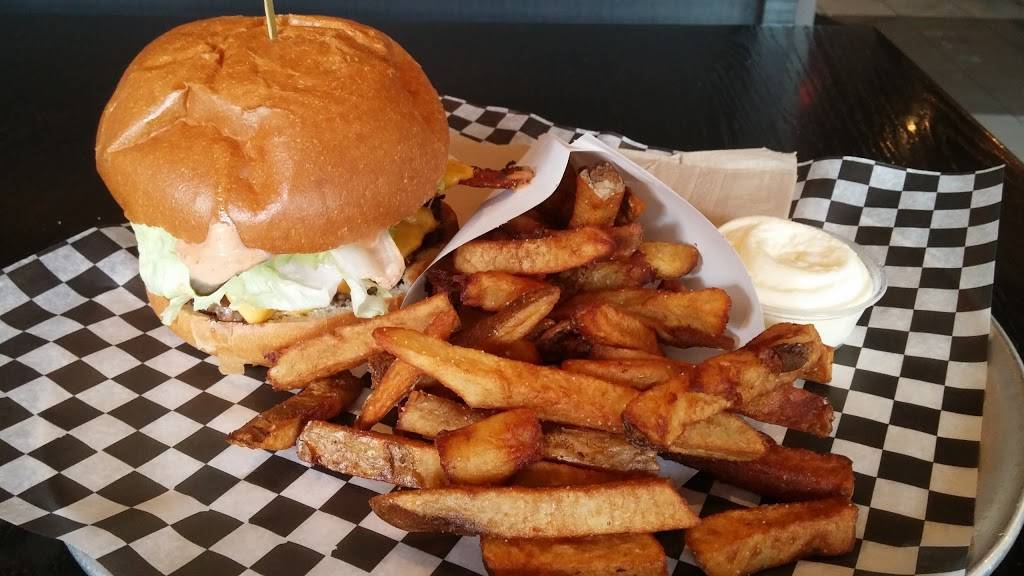 Pomme frite Burger Gourmet | restaurant | 19 Rue Blainville O, Sainte-Thérèse, QC J7E 1X1, Canada | 4509518519 OR +1 450-951-8519