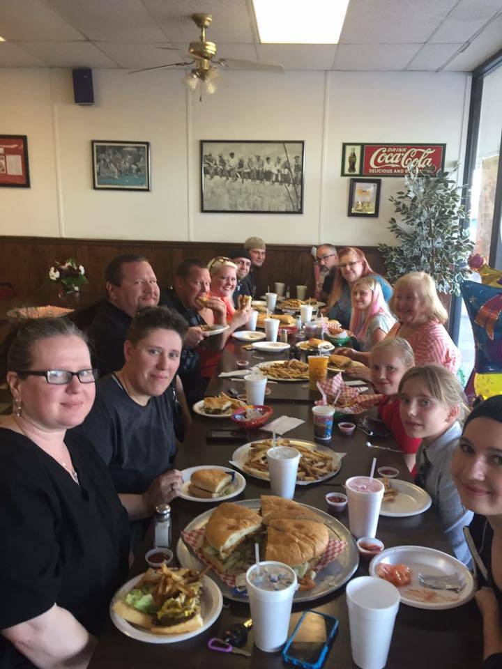 Big Eds Hamburgers | restaurant | 12209 N Pennsylvania Ave, Oklahoma City, OK 73120, USA | 4057552108 OR +1 405-755-2108