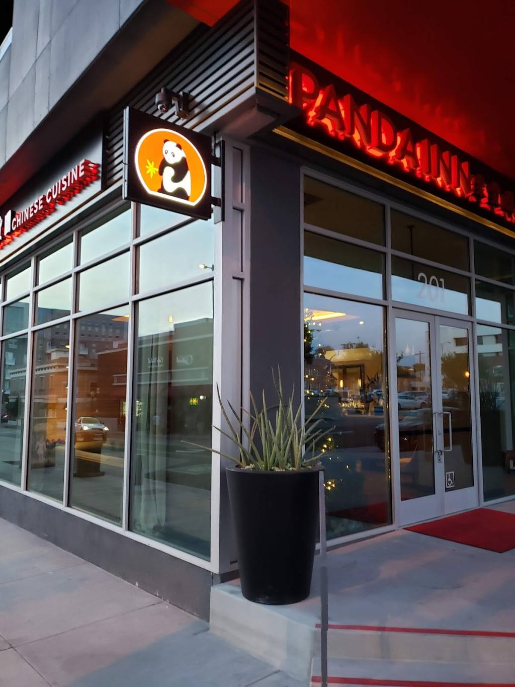 Panda Inn | restaurant | 201 N Maryland Ave, Glendale, CA 91206, USA | 8185021234 OR +1 818-502-1234