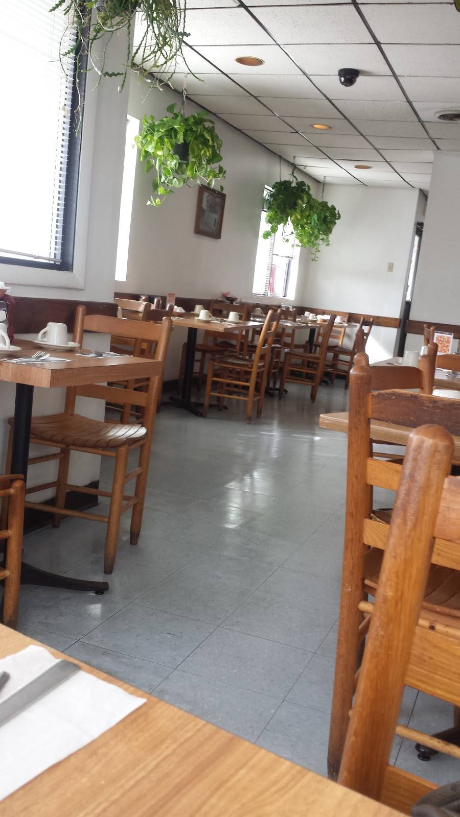 Golden Greek Restaurant | restaurant | 1103 Acushnet Ave, New Bedford, MA 02746, USA | 5089978811 OR +1 508-997-8811
