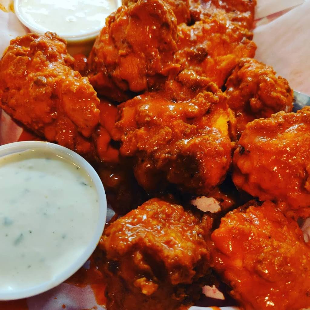 4th And Goal Wing House | restaurant | 1550 Hawkins Blvd, El Paso, TX 79925, USA | 9152198595 OR +1 915-219-8595