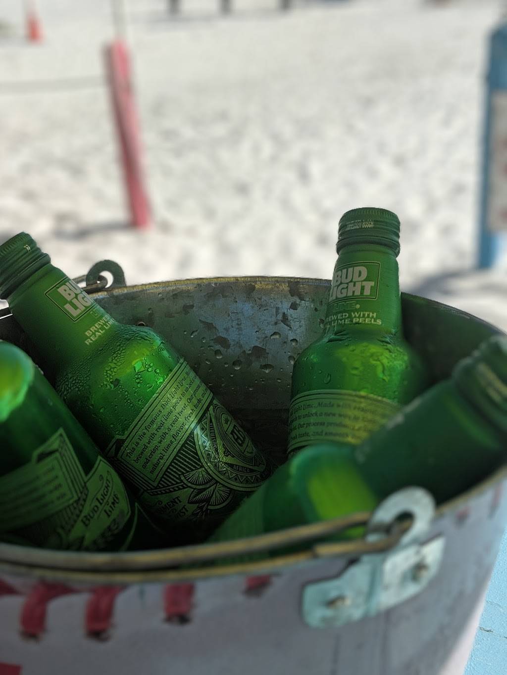 Wicked Wings Beach Bar and Grill | restaurant | 61 Avenue C, Fort Myers Beach, FL 33931, USA | 2397659647 OR +1 239-765-9647