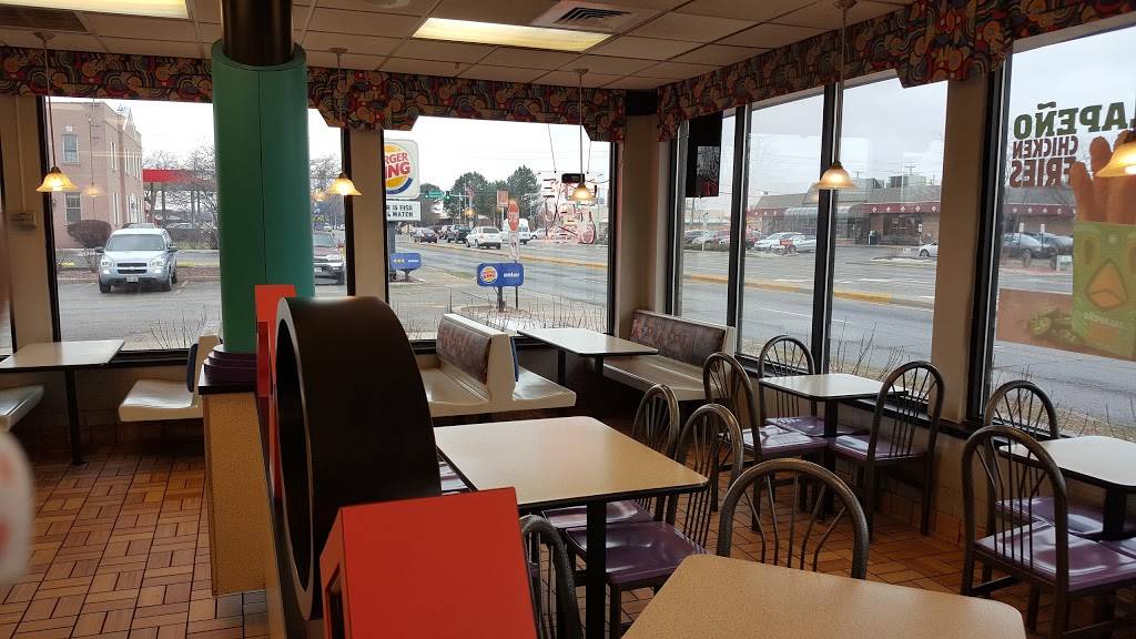 Burger King | restaurant | 5315 W Touhy Ave, Skokie, IL 60077, USA | 8477631889 OR +1 847-763-1889