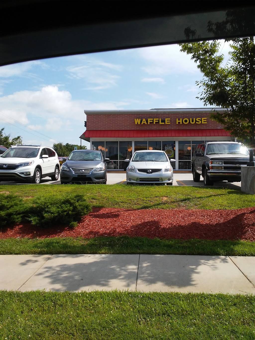 Waffle House | meal takeaway | 3411 Walkertown Landing Dr, Walkertown, NC 27051, USA | 3365951335 OR +1 336-595-1335