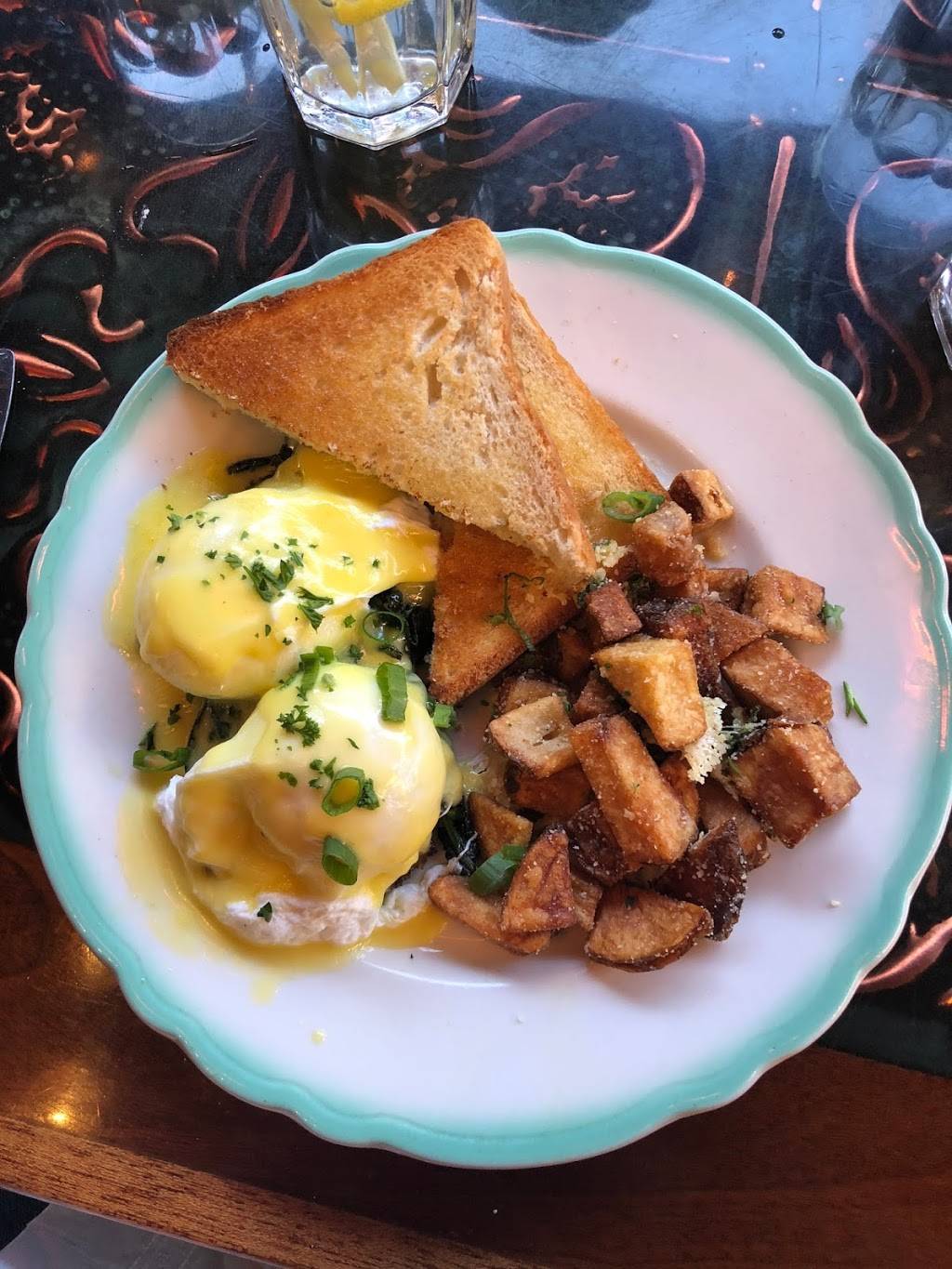 Hatties | restaurant | 45 Phila St, Saratoga Springs, NY 12866, USA | 5185844790 OR +1 518-584-4790