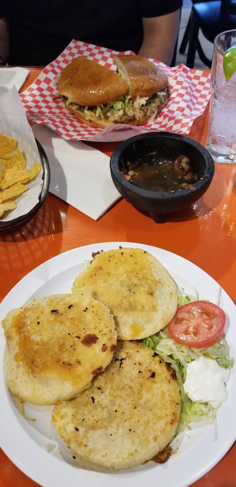El Alacran | restaurant | 32 E Cypress St, Winter Garden, FL 34787, USA | 4073959750 OR +1 407-395-9750