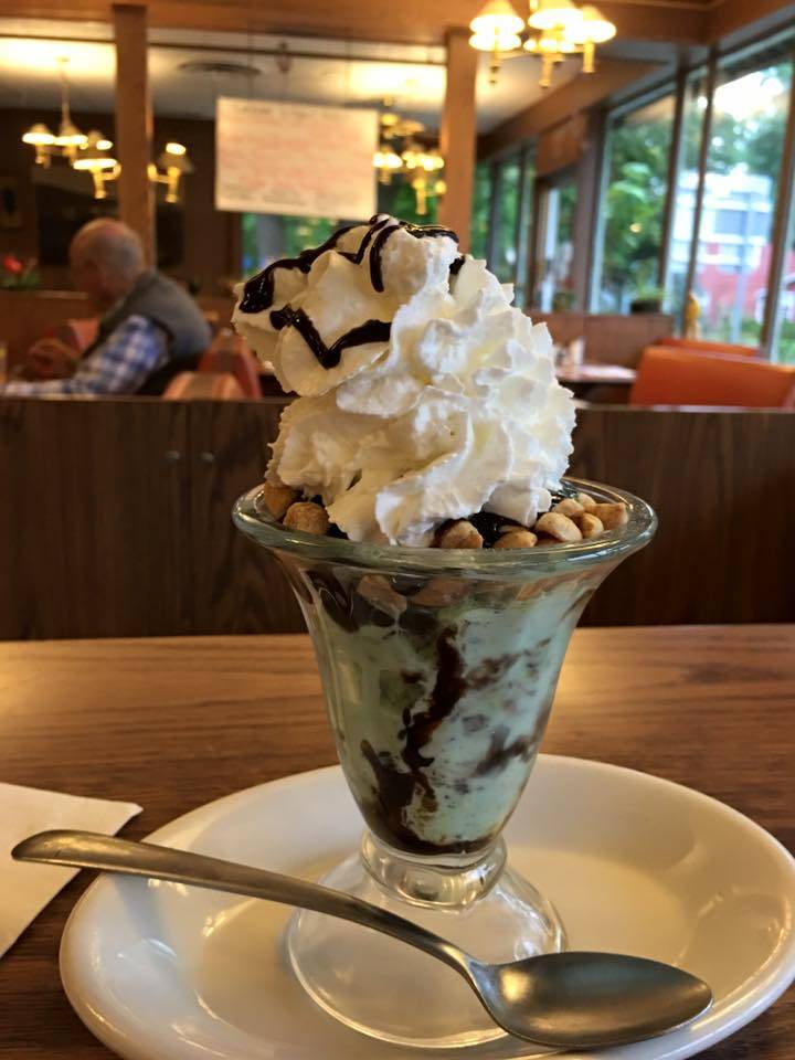 Bob & Ruths Vineyard Restaurant | restaurant | 204 N Main St, Naples, NY 14512, USA | 5853745122 OR +1 585-374-5122