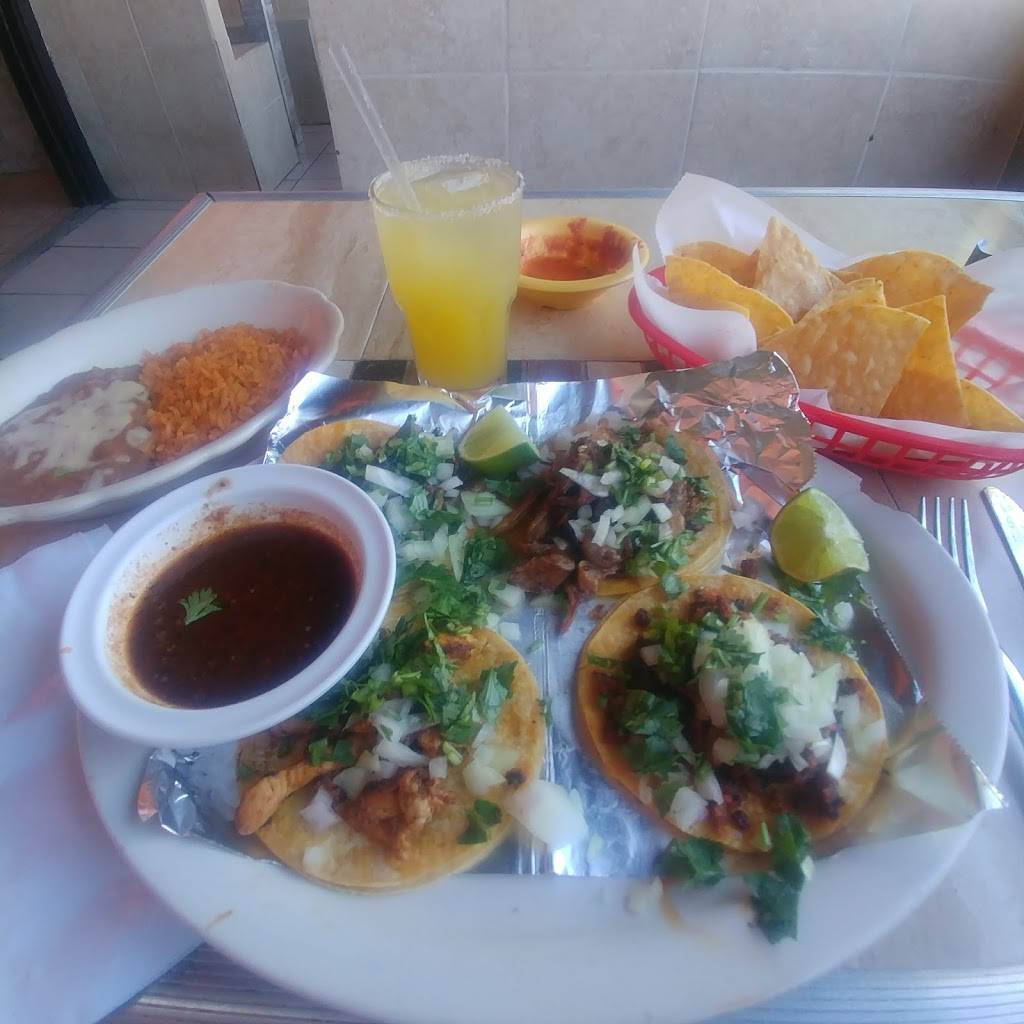 El Mezcal | restaurant | 402 S Main St, Ottawa, KS 66067, USA | 7852422259 OR +1 785-242-2259