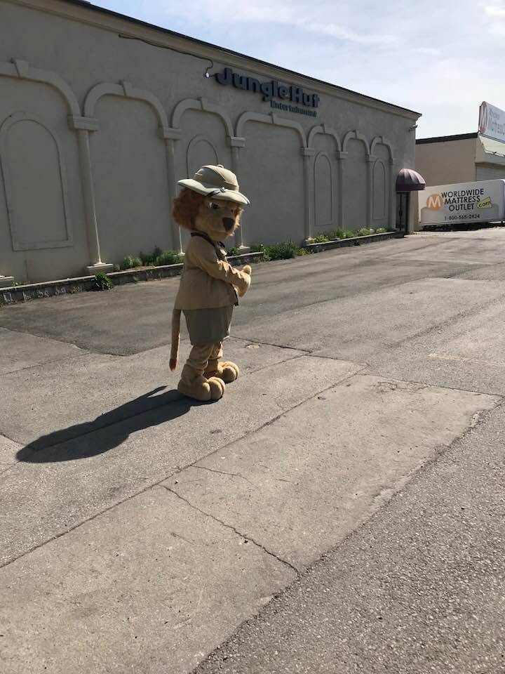 Jungle Hut Entertainment | restaurant | 2289 Barton St E #8, Hamilton, ON L8E 2W8, Canada | 9055735000 OR +1 905-573-5000