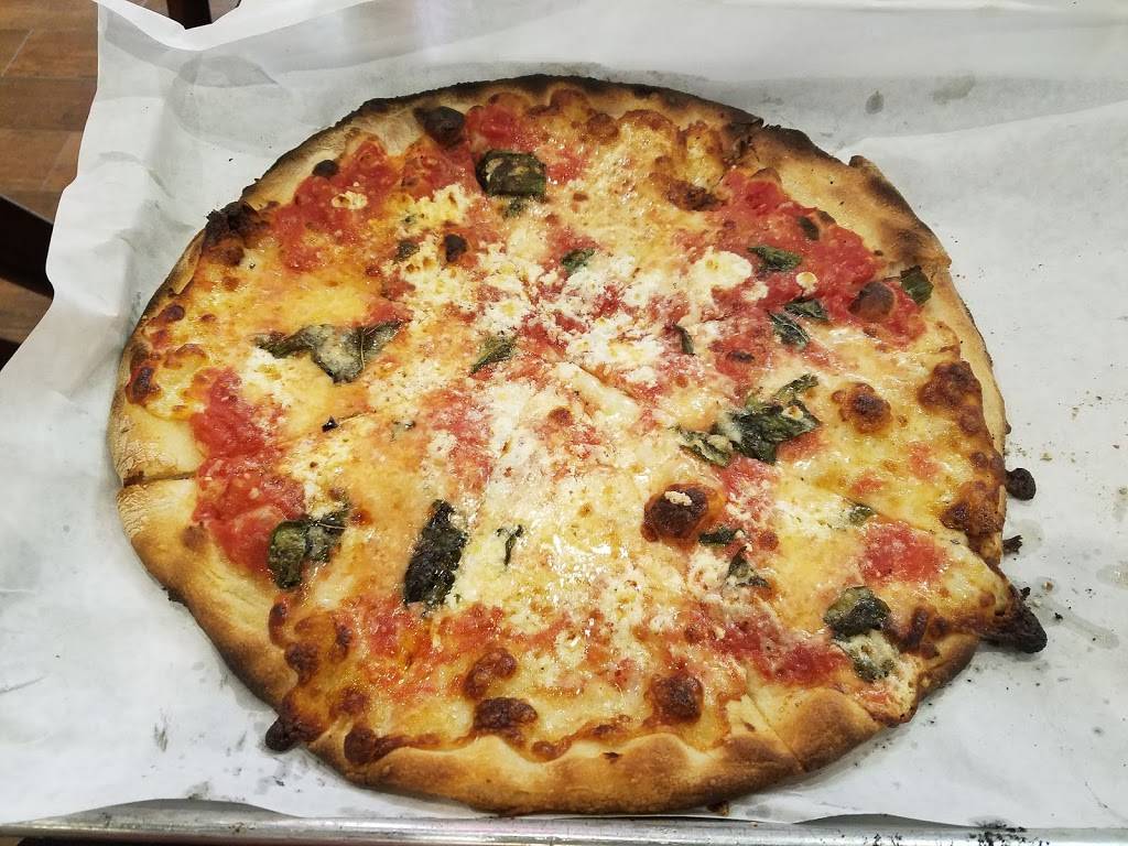 Frank Pepe Pizzeria Napoletana | restaurant | 130 Reidville Dr, Waterbury, CT 06705, USA | 4752352145 OR +1 475-235-2145