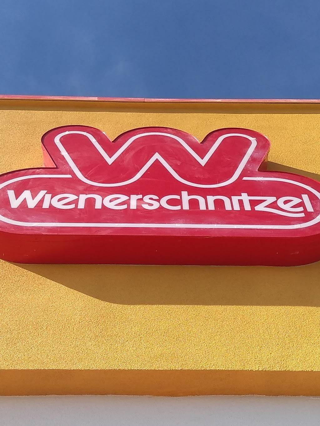 Wienerschnitzel | restaurant | 2650 N Perris Blvd, Perris, CA 92571, USA | 9519404256 OR +1 951-940-4256