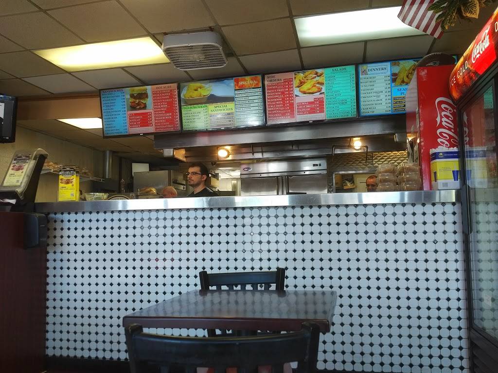 Village Roast Beef & Seafood | restaurant | 10 Bessom St, Marblehead, MA 01945, USA | 7816394433 OR +1 781-639-4433