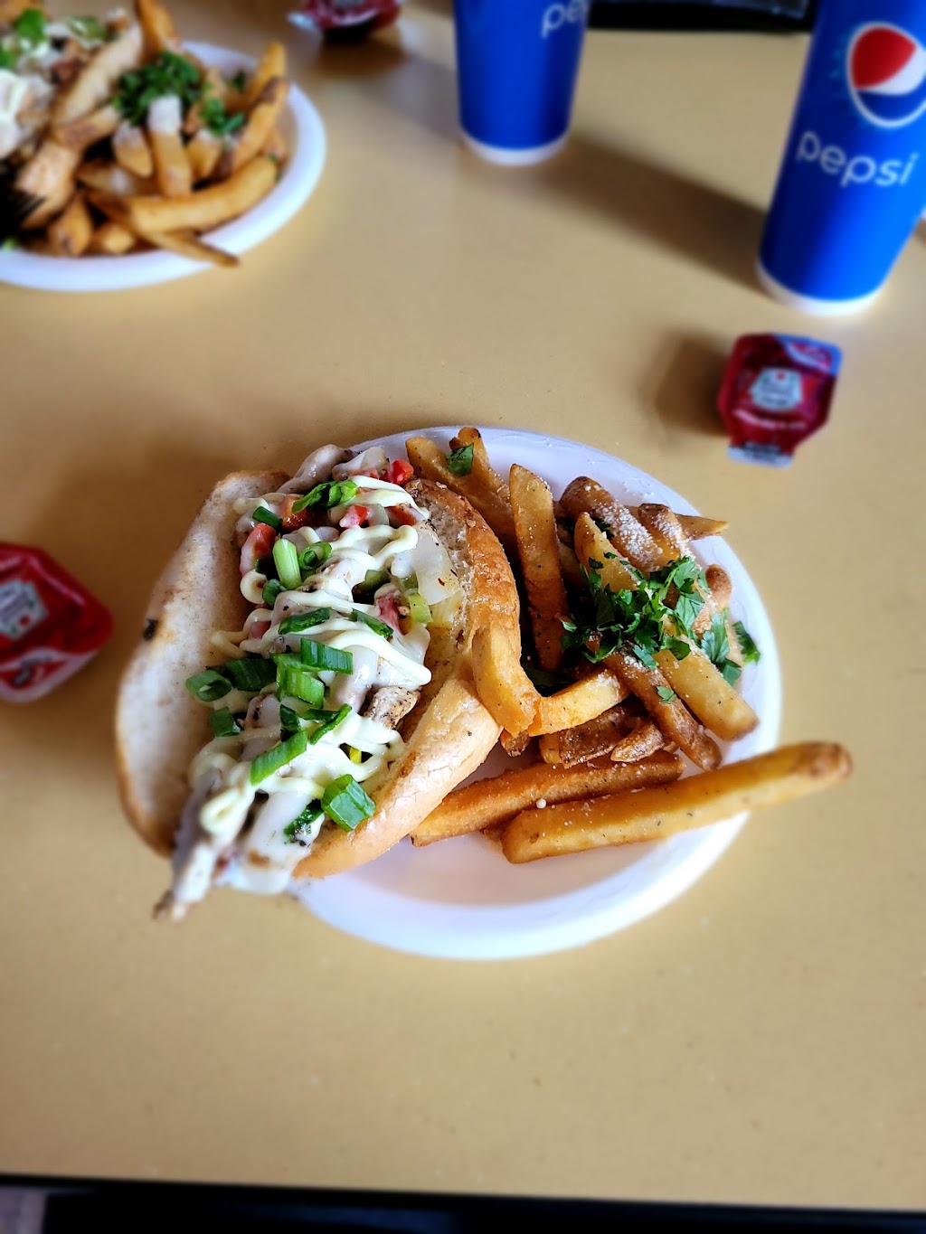 The Little Chicken Spot | restaurant | 106 S 3rd St, Williams, AZ 86046, USA | 9284323044 OR +1 928-432-3044