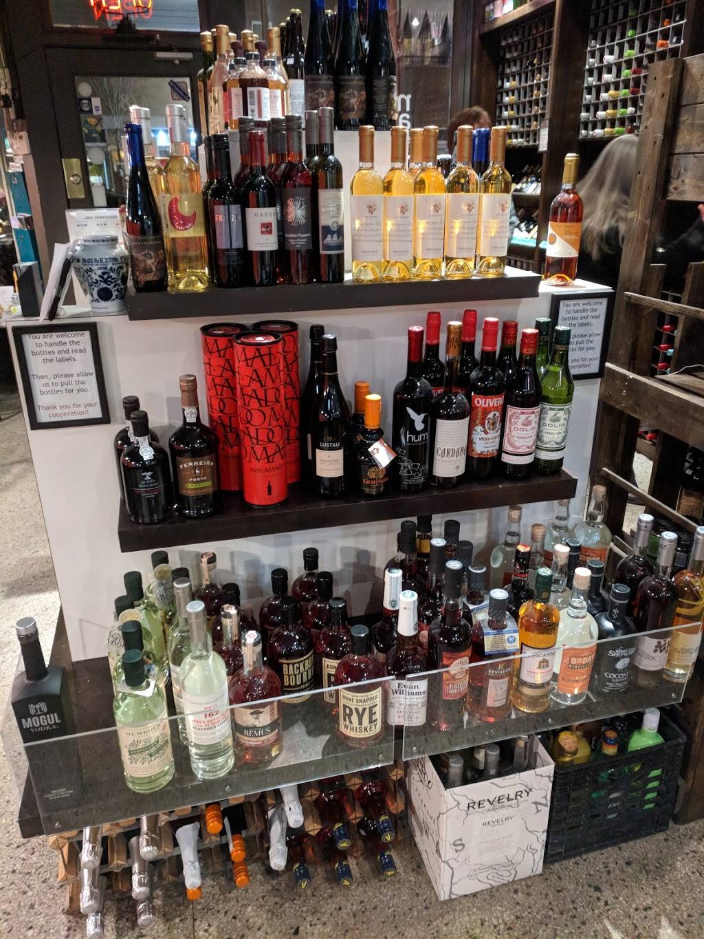 Mass Ave Wine | restaurant | 878 Massachusetts Ave, Indianapolis, IN 46204, USA | 3179727966 OR +1 317-972-7966