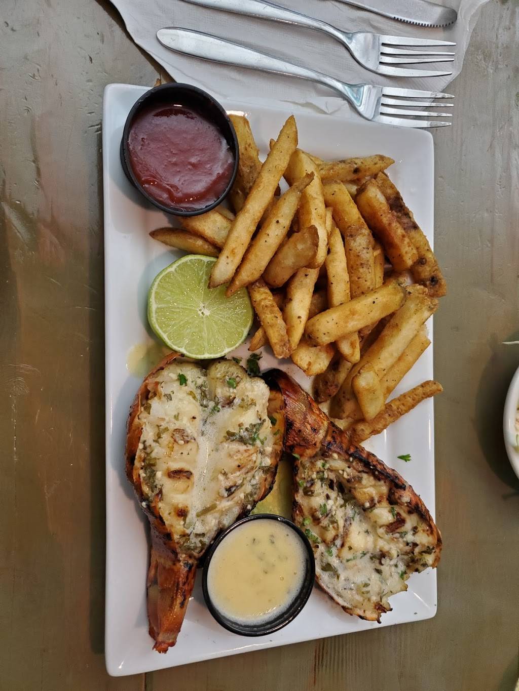 Ballyhoos | restaurant | 97860 Overseas Hwy, Key Largo, FL 33037, USA | 3058520822 OR +1 305-852-0822