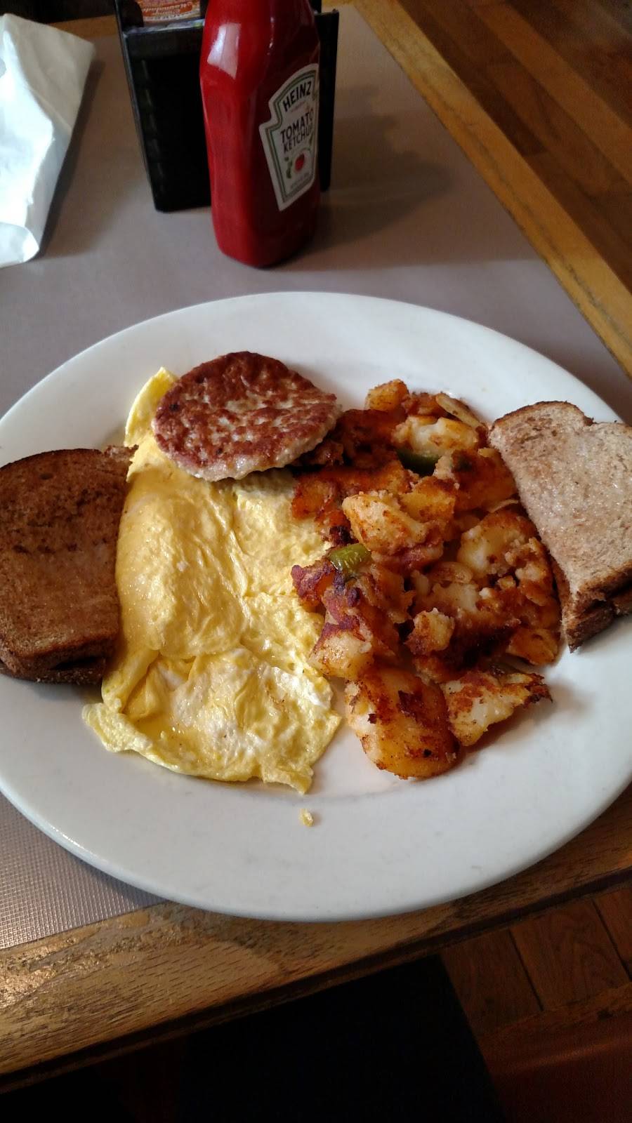 The Brass House Restaurant | restaurant | 2620 S Main St, Waterbury, CT 06705, USA | 2037554910 OR +1 203-755-4910