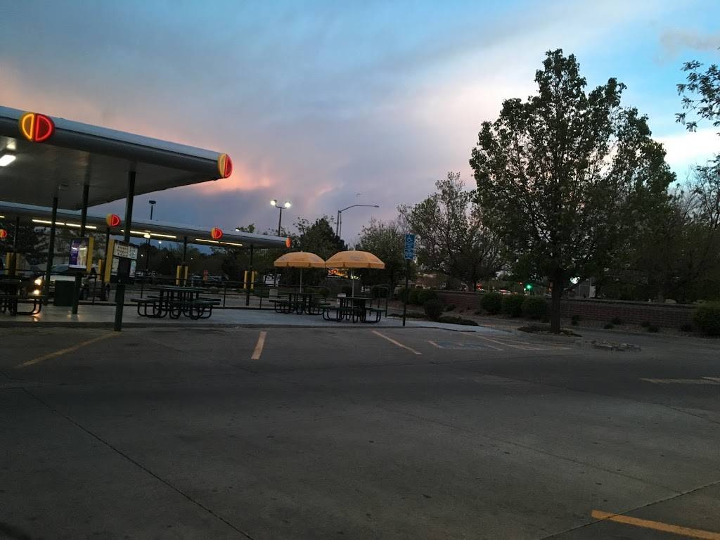 Sonic Drive-In | restaurant | 1016 S Abilene St, Aurora, CO 80012, USA | 3033066662 OR +1 303-306-6662