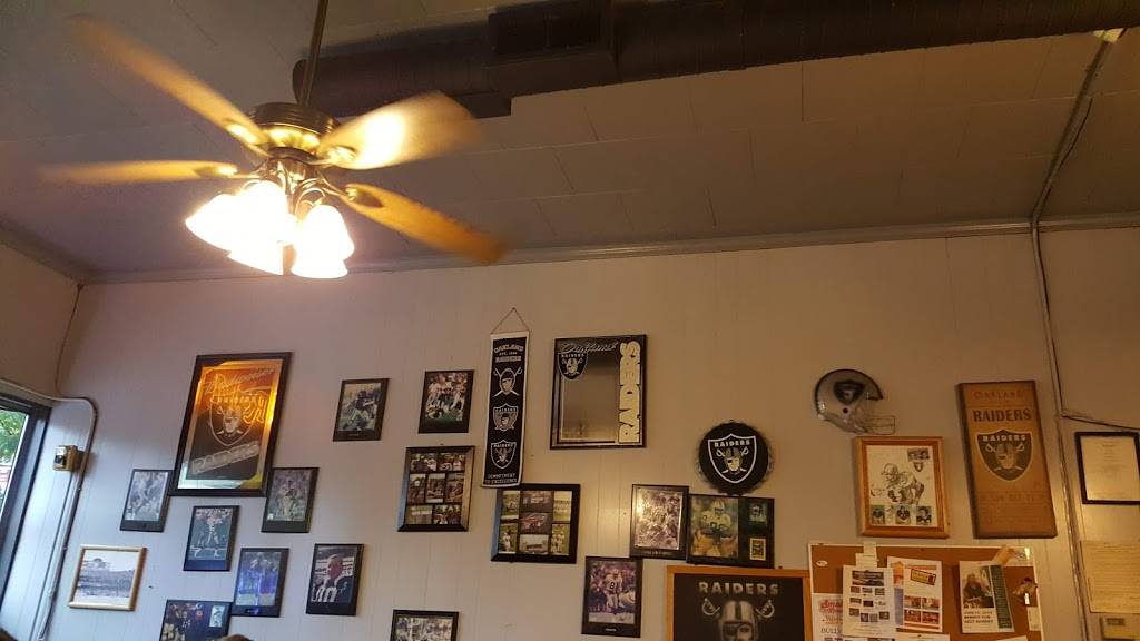 R & M Restaurant | restaurant | 101 W Market St, Corning, NY 14830, USA | 6079369679 OR +1 607-936-9679