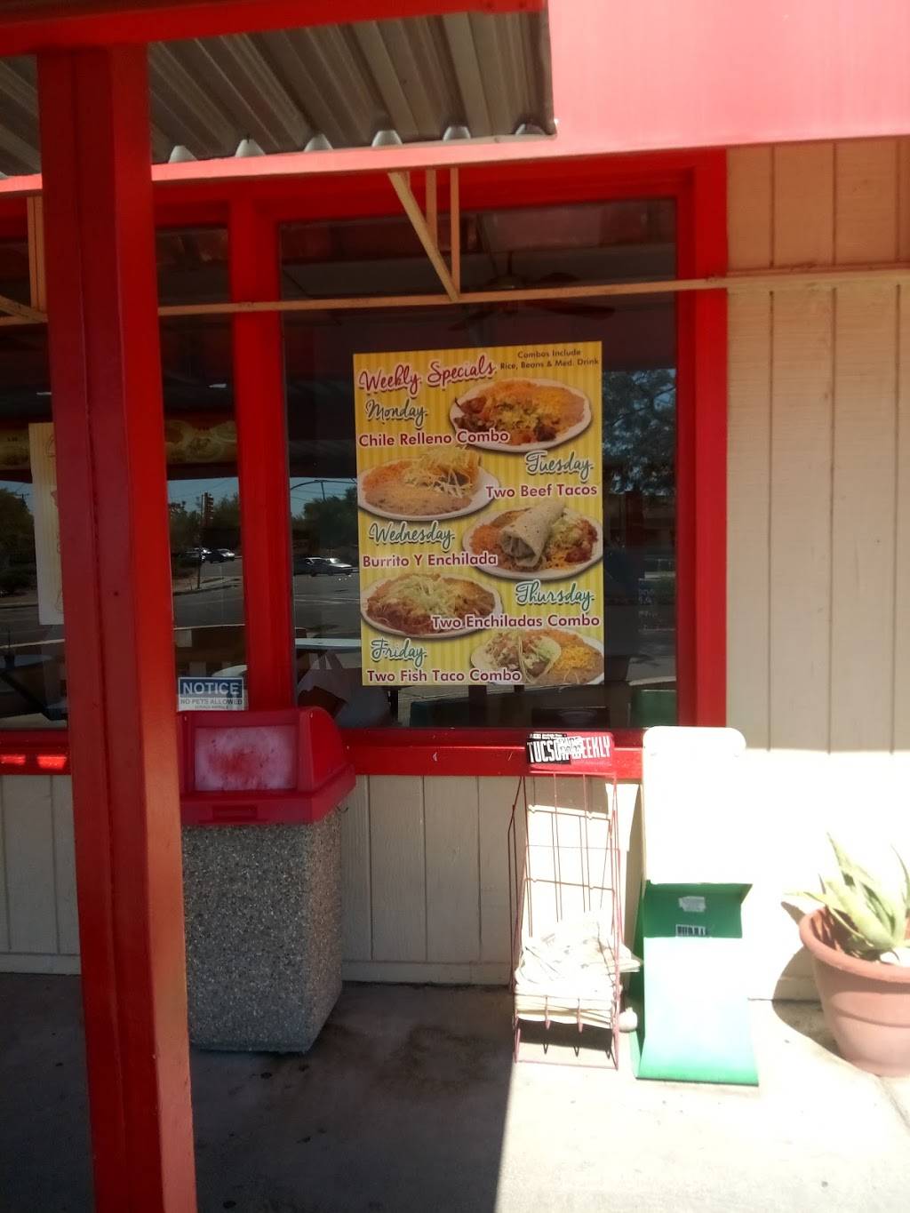 El Potosino Mexican food | restaurant | 1400 W Prince Rd, Tucson, AZ 85705, USA | 5202926969 OR +1 520-292-6969