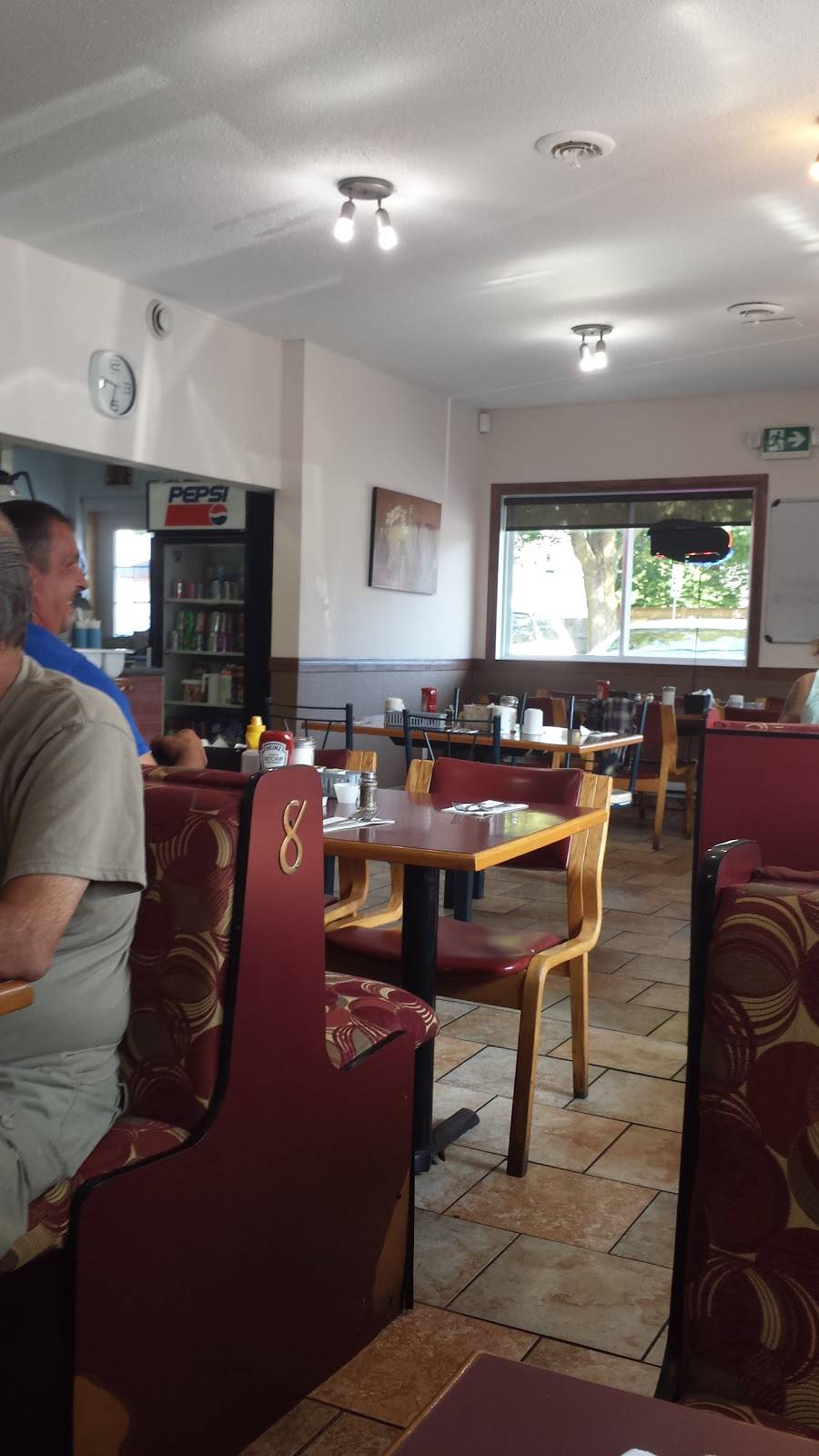 Restaurant Centenaire | restaurant | 535 Rue James, Gatineau, QC J8L 2R4, Canada | 8192817112 OR +1 819-281-7112