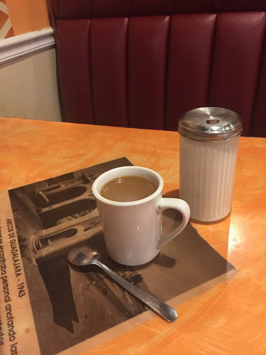 La Tia Mexican Restaurant | restaurant | 100 Hwy 52 W, Lafayette, TN 37083, USA | 6156666868 OR +1 615-666-6868