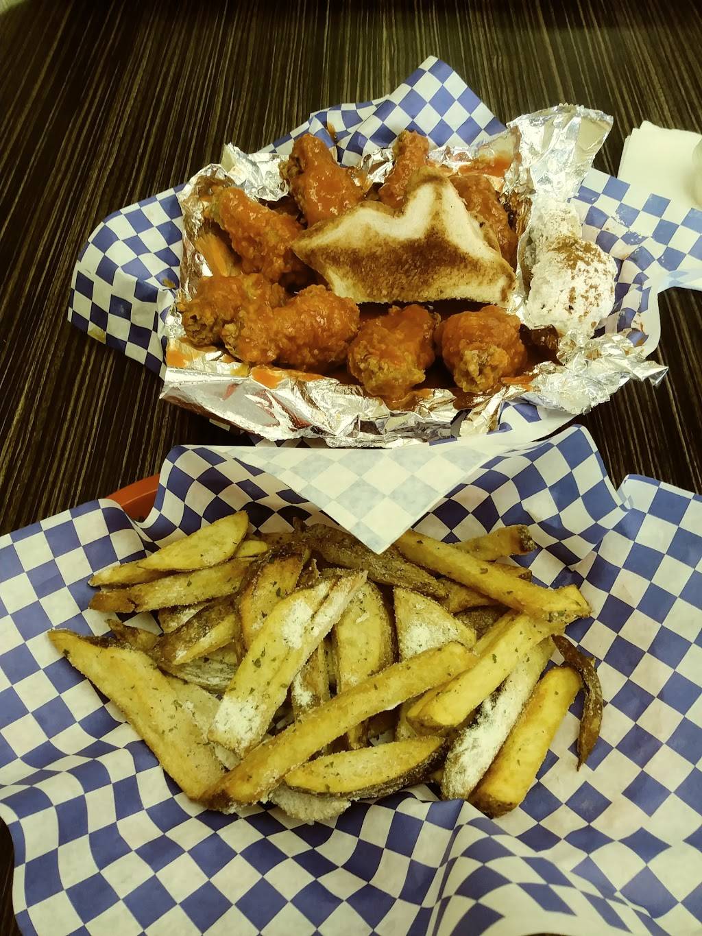 Waynes Wings | restaurant | 4453 Walzem Rd, San Antonio, TX 78218, USA | 2103003891 OR +1 210-300-3891