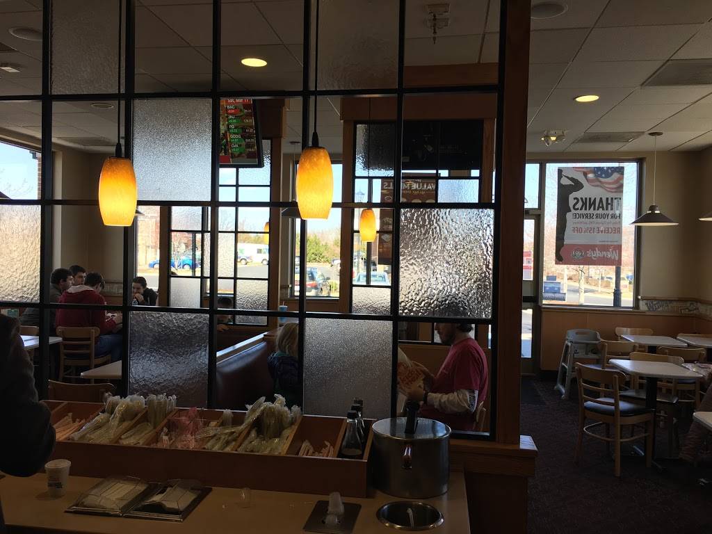 Wendys | restaurant | 42035 Village Center Plaza, Stone Ridge, VA 20105, USA | 7033272119 OR +1 703-327-2119