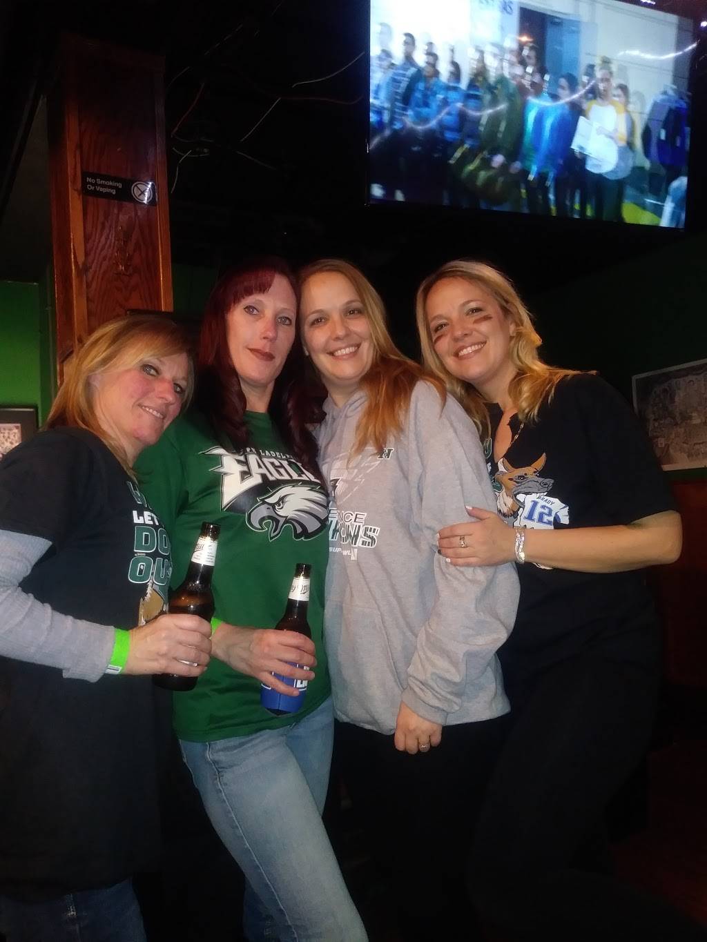 Lumpy Magees Pub and Grub | restaurant | Store #3/4, 2417 Welsh Rd, Philadelphia, PA 19114, USA | 2158213268 OR +1 215-821-3268