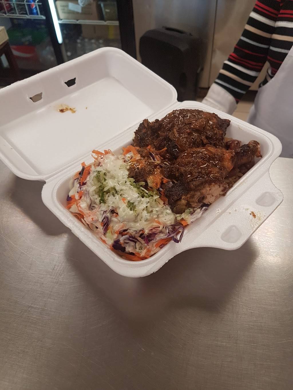 Randys Roti & Doubles | restaurant | 2903 Derry Rd E, Mississauga, ON L4T 1A6, Canada | 9056787684 OR +1 905-678-7684