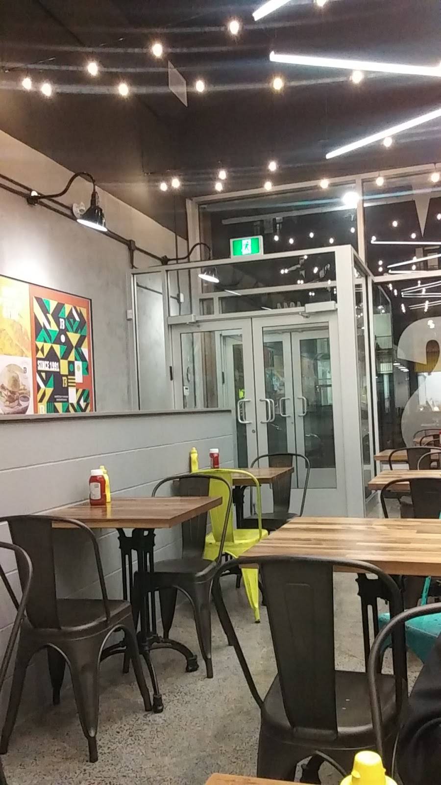 Benny & Fils | restaurant | 4944 Chemin Queen Mary, Montréal, QC H3W 1X2, Canada | 5147355858 OR +1 514-735-5858