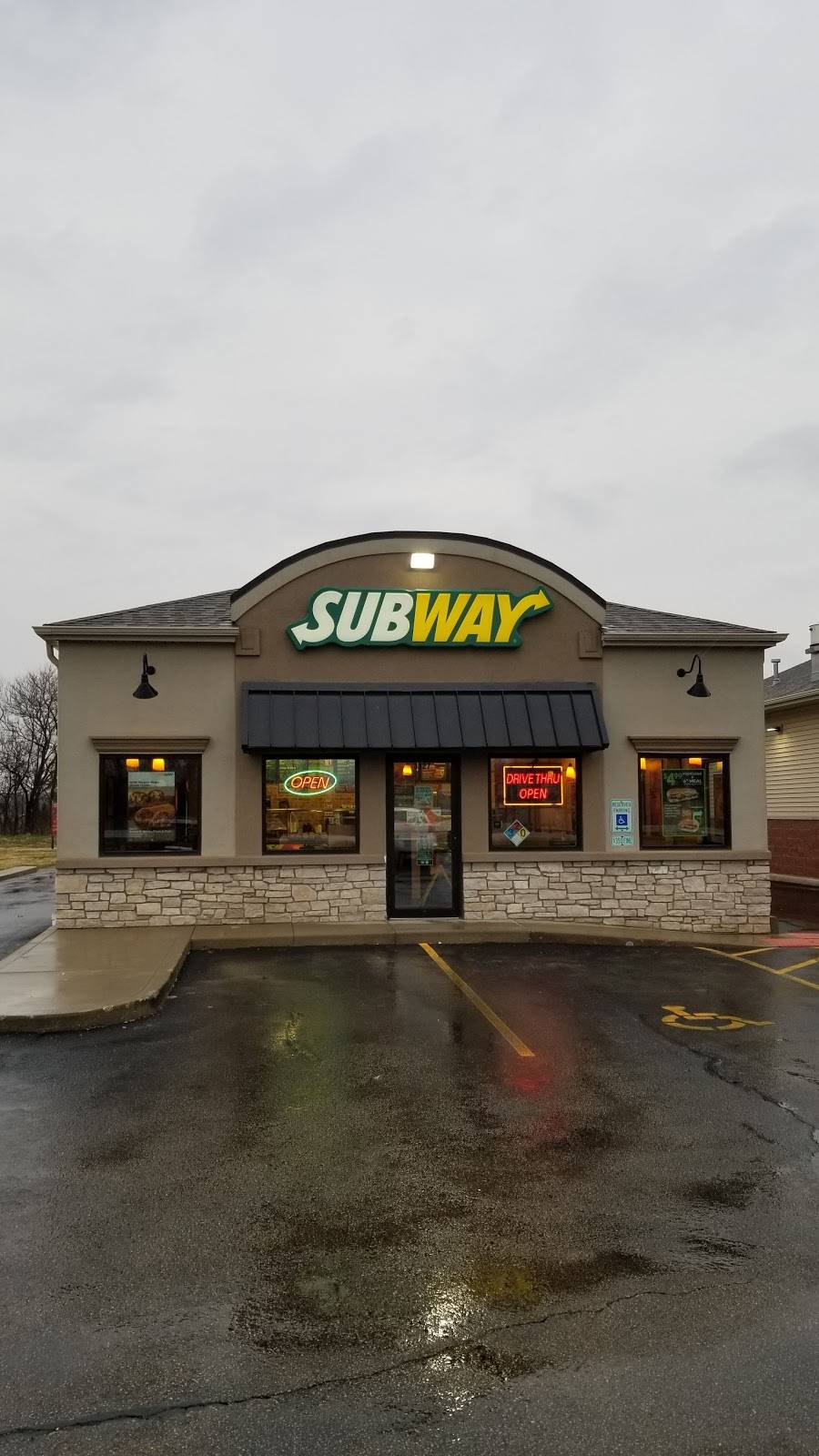Subway | restaurant | 3727 W Willow Knolls Dr, Peoria, IL 61614, USA | 3096913606 OR +1 309-691-3606