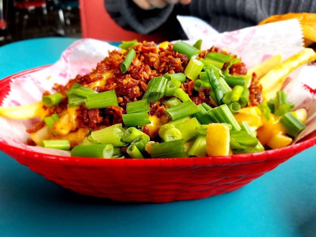 Schoops Hamburgers | restaurant | 695 Torrence Ave, Calumet City, IL 60409, USA | 7088914270 OR +1 708-891-4270