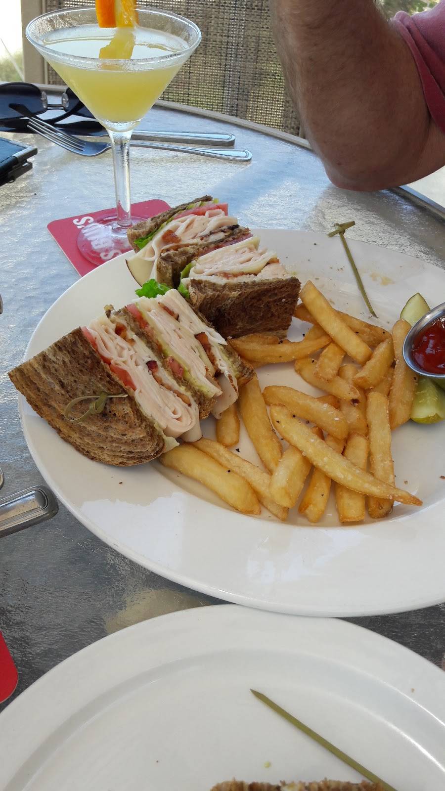 The Waverly Restaurant & Bar | restaurant | 2095 N Beach Rd, Englewood, FL 34223, USA | 9414753500 OR +1 941-475-3500