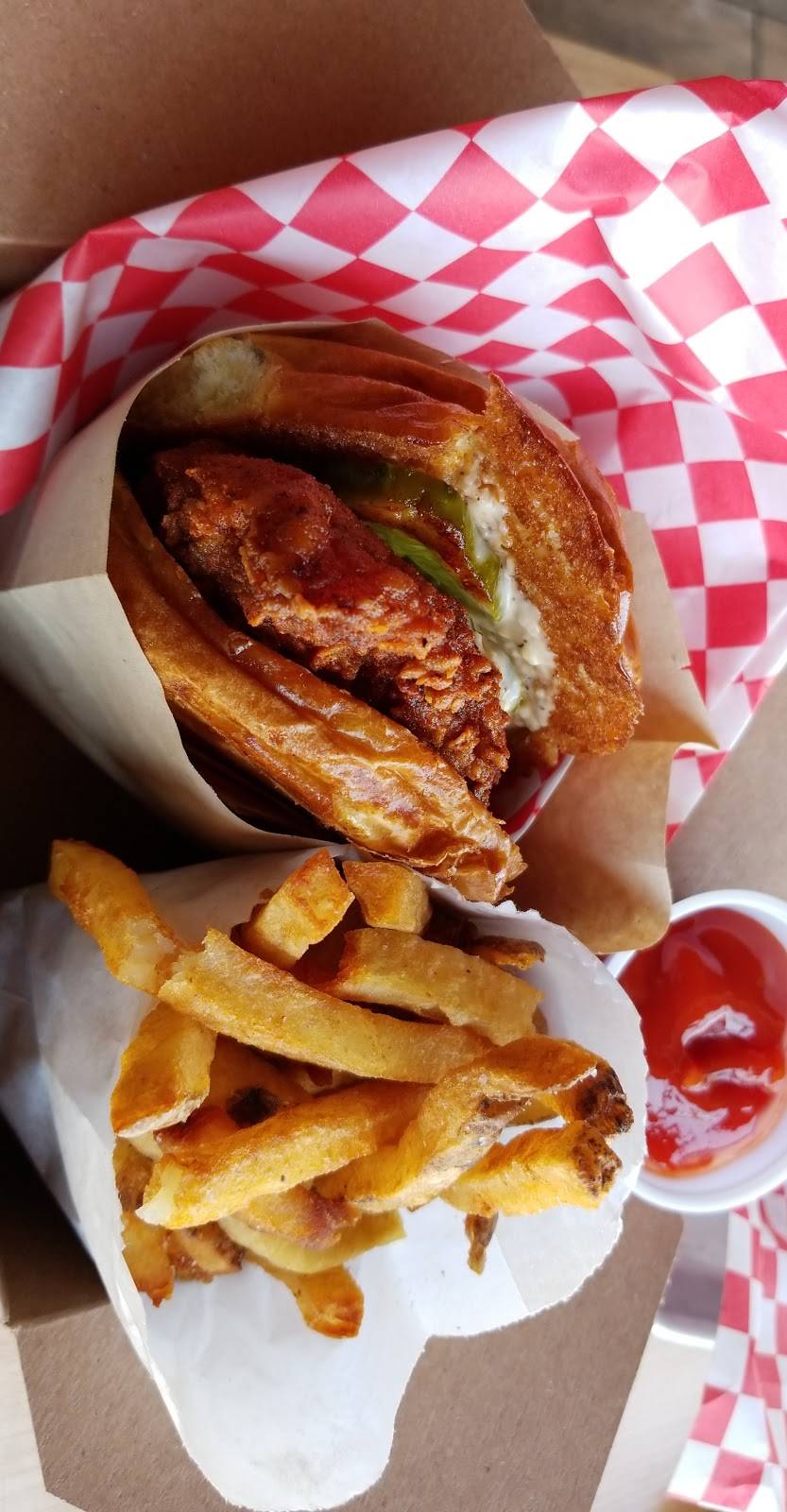 Fry the Coop | restaurant | 5128 W 95th St, Oak Lawn, IL 60453, USA | 7085768645 OR +1 708-576-8645