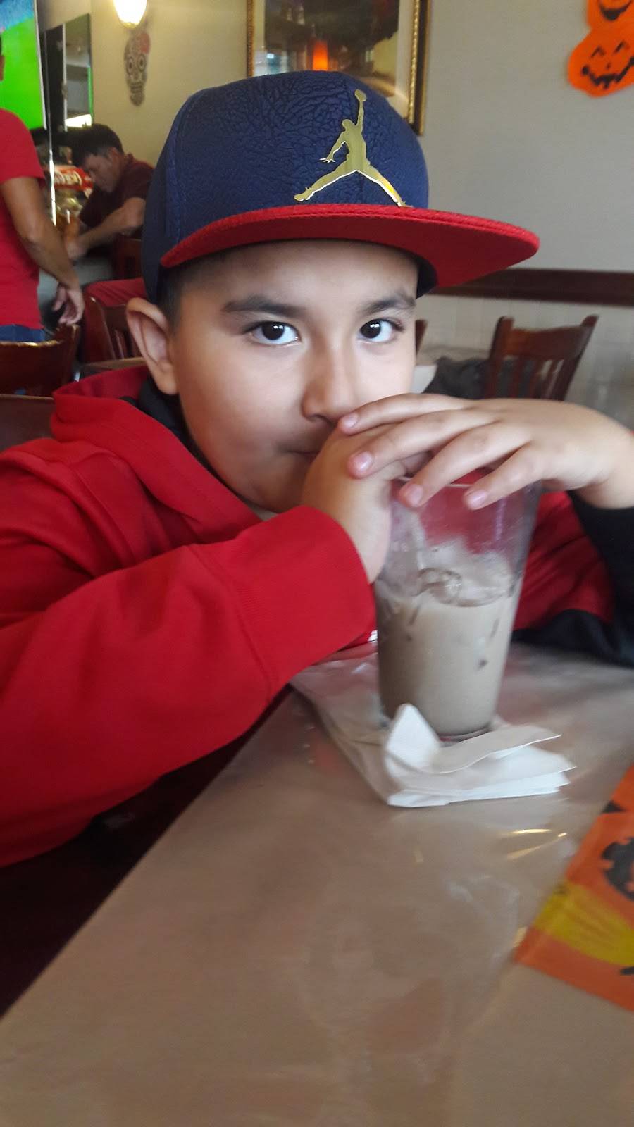 Lindas | restaurant | 71 Main St, Hempstead, NY 11550, USA | 5165656434 OR +1 516-565-6434