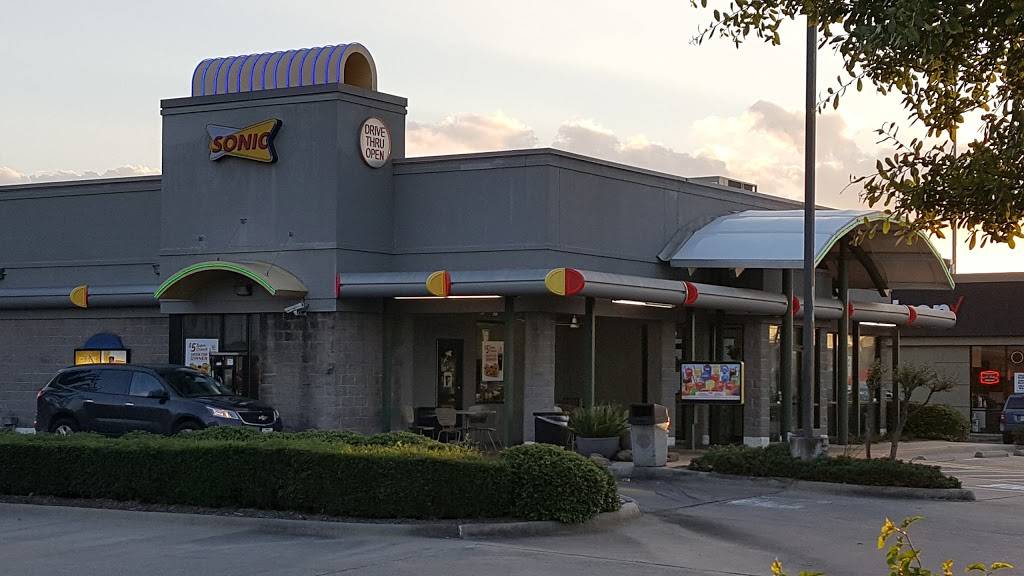Sonic Drive-In | restaurant | 5195 W 34th St, Houston, TX 77092, USA | 7136838178 OR +1 713-683-8178