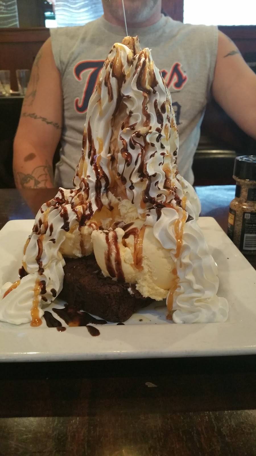 Black Rock Bar & Grill | restaurant | 10100 Highland Rd, Hartland, MI 48353, USA | 8106325500 OR +1 810-632-5500