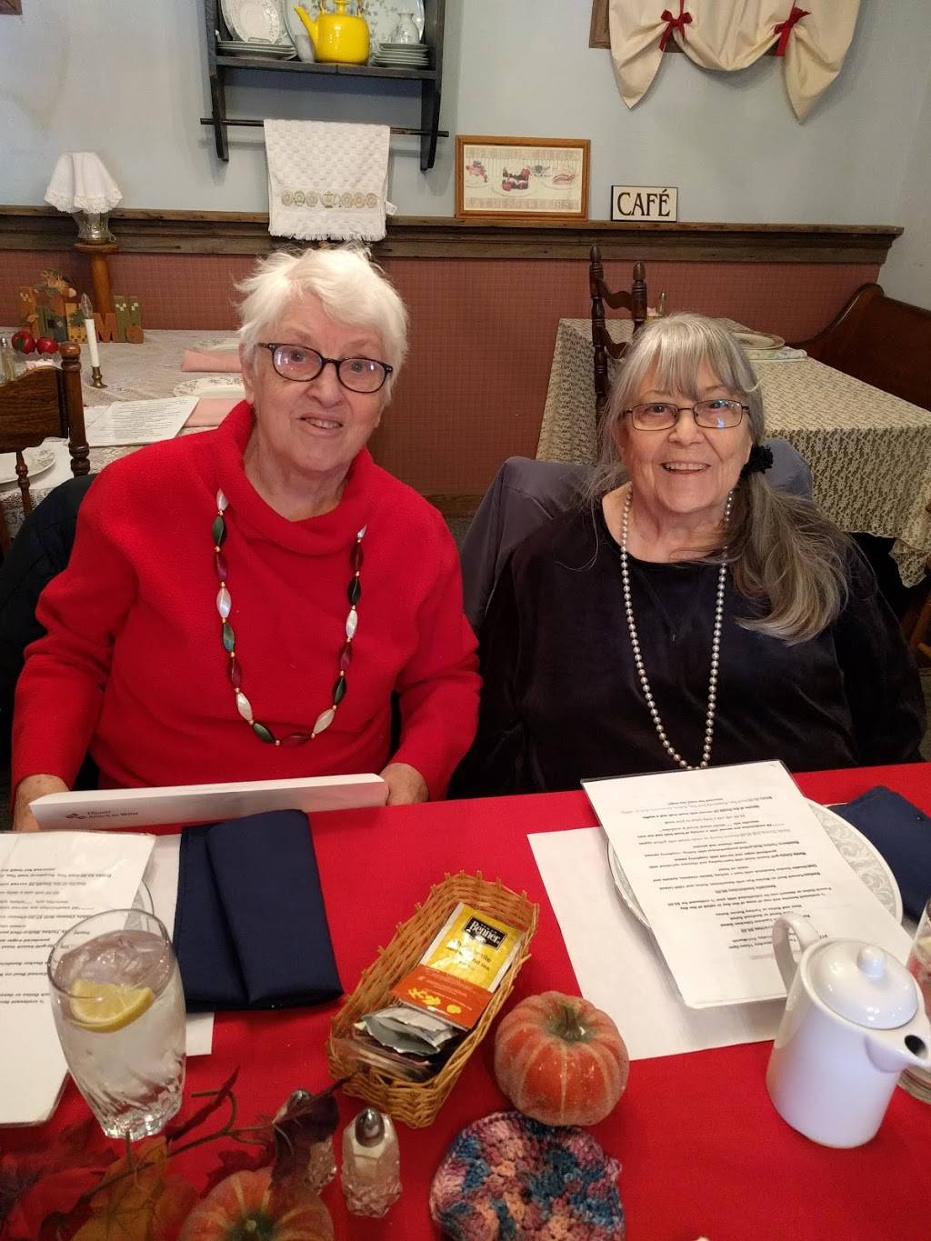 Raspberry Room | restaurant | 5025 US-51 BUS, Decatur, IL 62521, USA | 2178652916 OR +1 217-865-2916