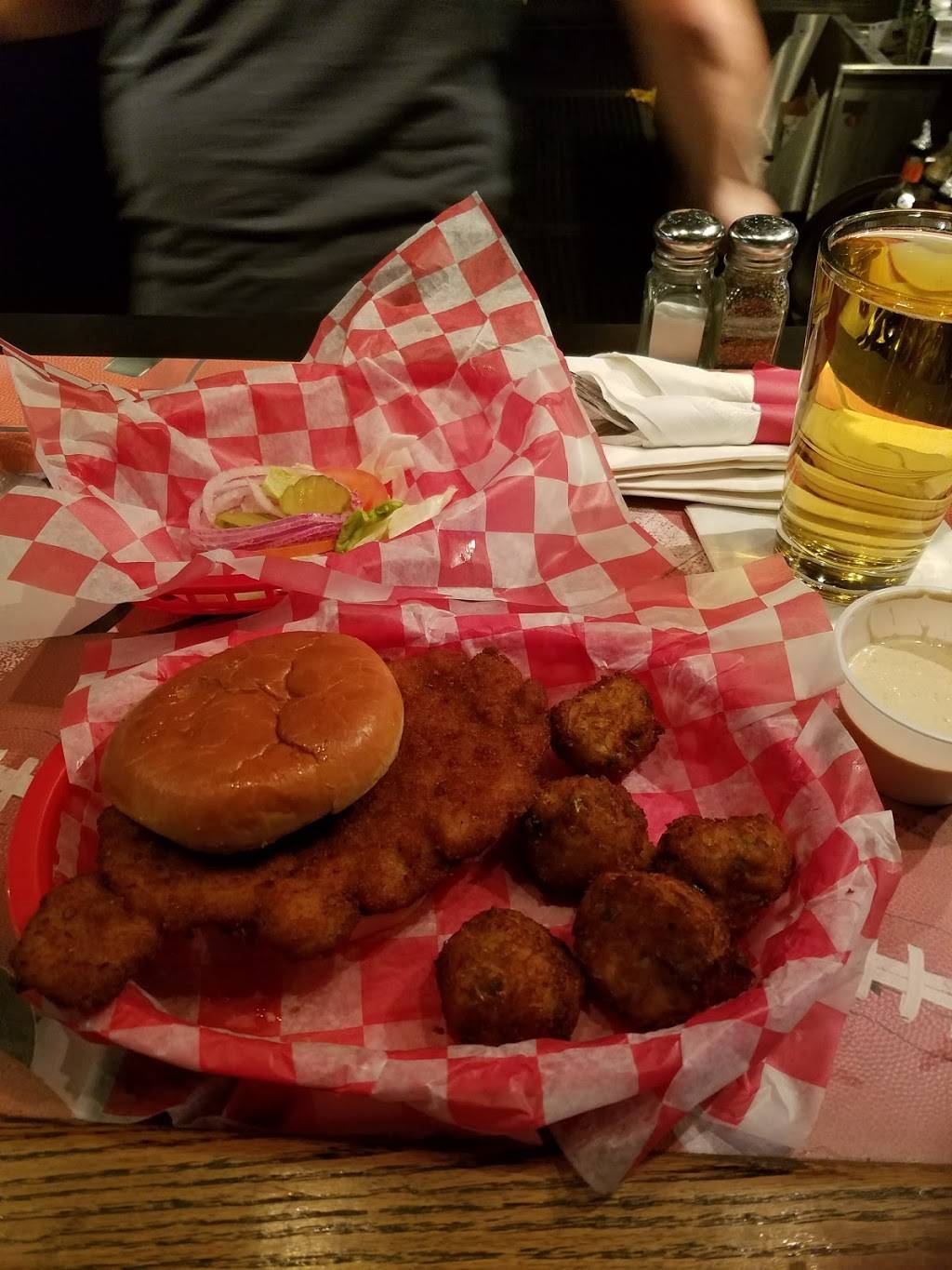 Maxs Sports Bar | restaurant | 6727 N 47th Ave, Glendale, AZ 85301, USA | 6239371671 OR +1 623-937-1671