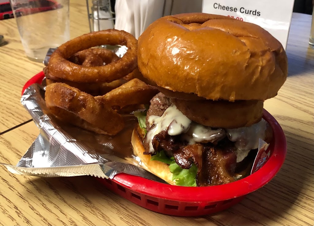 Broken putter grille room | restaurant | 378 Hartland Ave, Pittsfield, ME 04967, USA | 2074875545 OR +1 207-487-5545